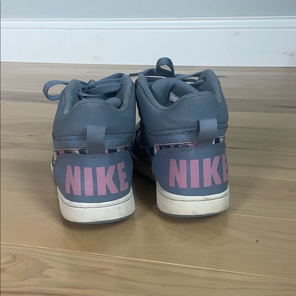 Nike Big Kids Gray/Blue Sneakers with Pink and Light Blue Camo Swooshes - Picture 4 of 6